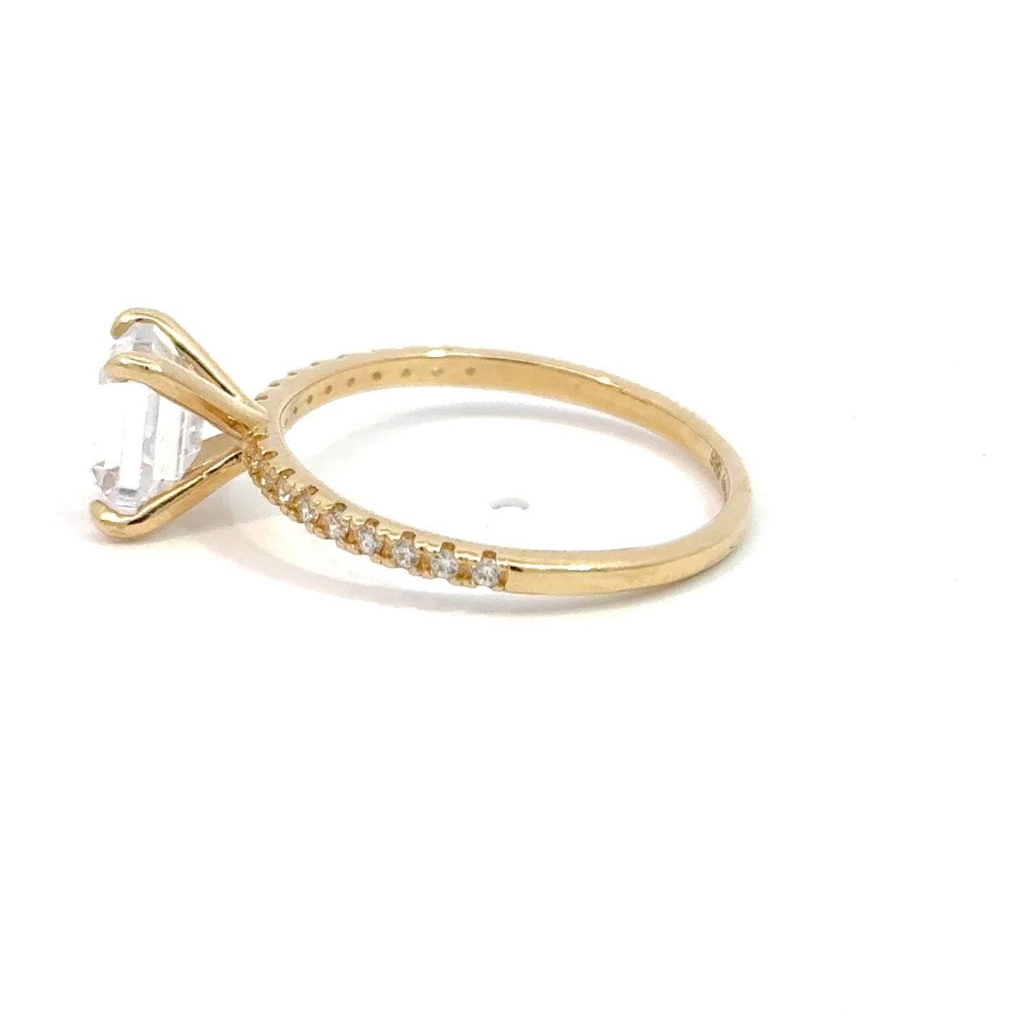 585/- Goldring mit Zirkonia Steinen